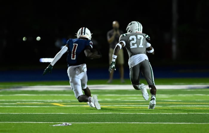 Chaminade-Madonna vs Miami Central Football - Robson Lopes - 08-26-20231023